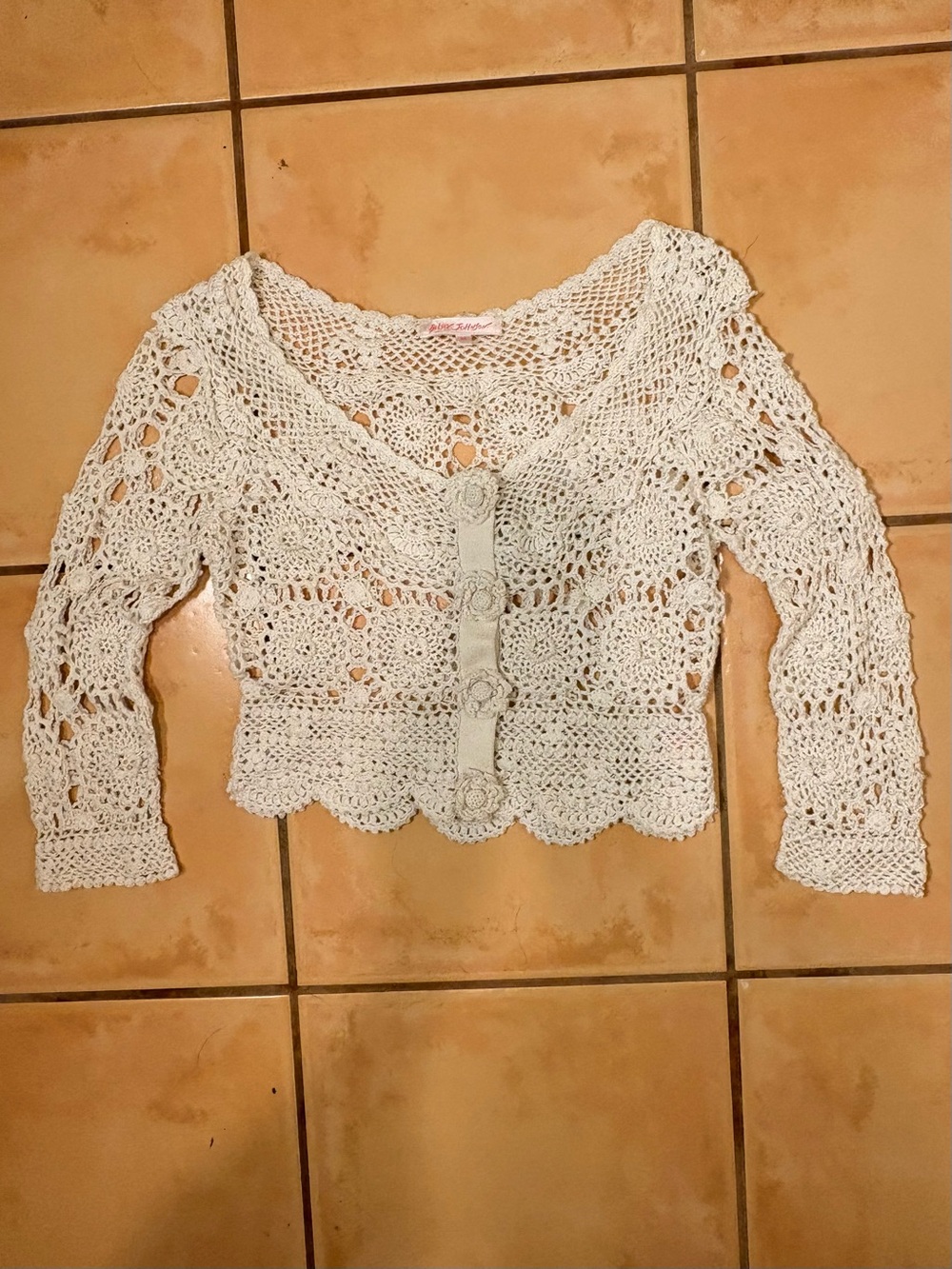Betsey Johnson Y2K Ivory Crochet Crop Cardigan 3D Floral Rosettes Button Front M
